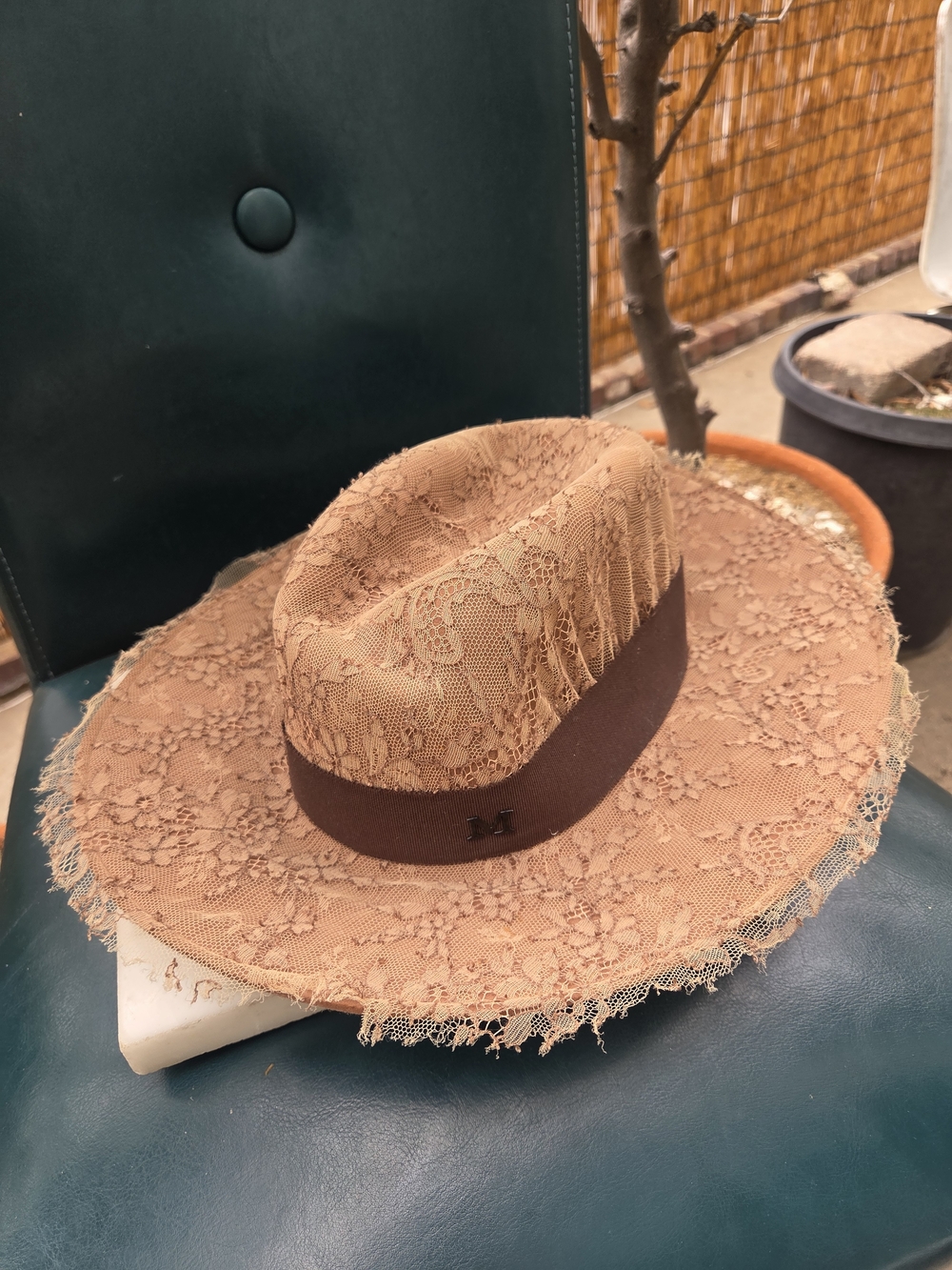 Virigine Lace- Medium Pecan 58cm